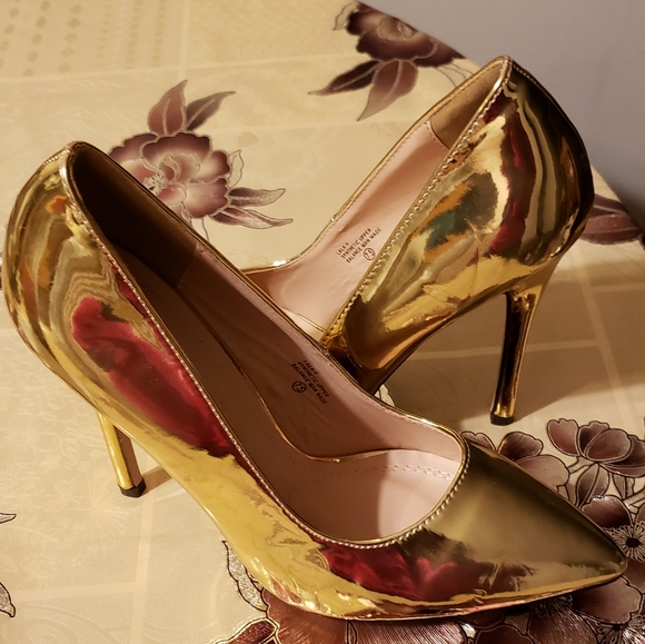 Shoe - Picture 1 of 1